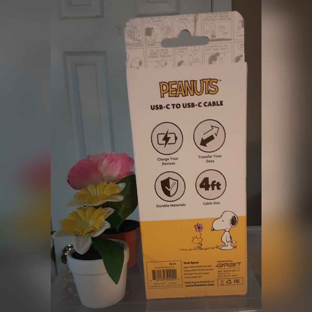 Peanuts Snoopy USB Cable NWT Dog House Snoopy - Picture 2 of 5
